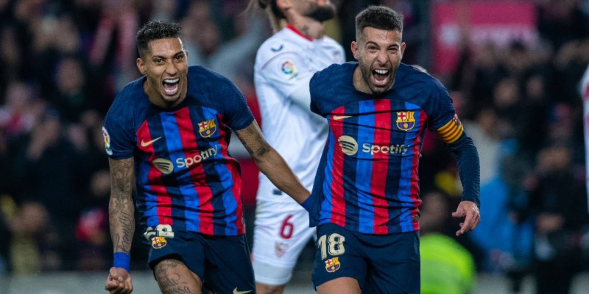 Jordi Alba i Raphinha celebren un gol contra el Sevilla | @fcbarcelona_cat