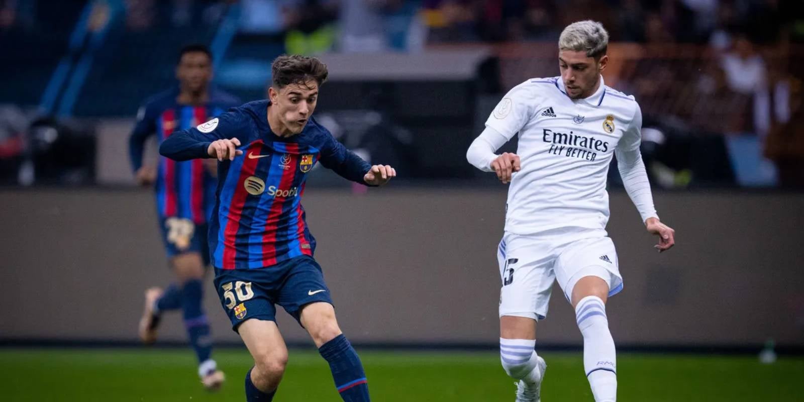 Gavi i Fede Valverde, durant el Reial Madrid-Barça de la final de la Supercopa | FC Barcelona