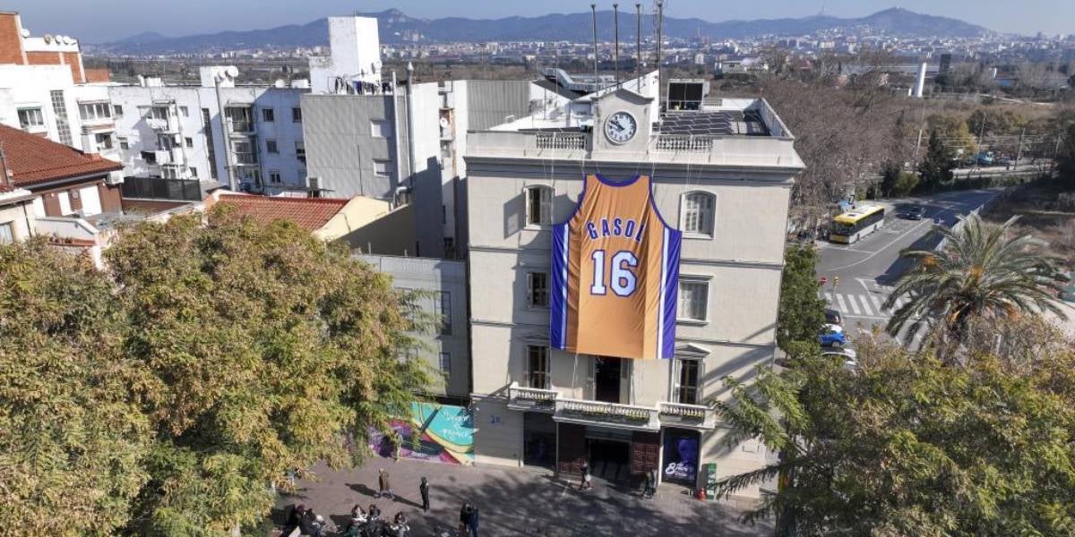 La camiseta de Pau Gasol, en el Ayuntamiento de Sant Boi de Llobregat | Ayuntamiento de Sant Boi de Llobregat