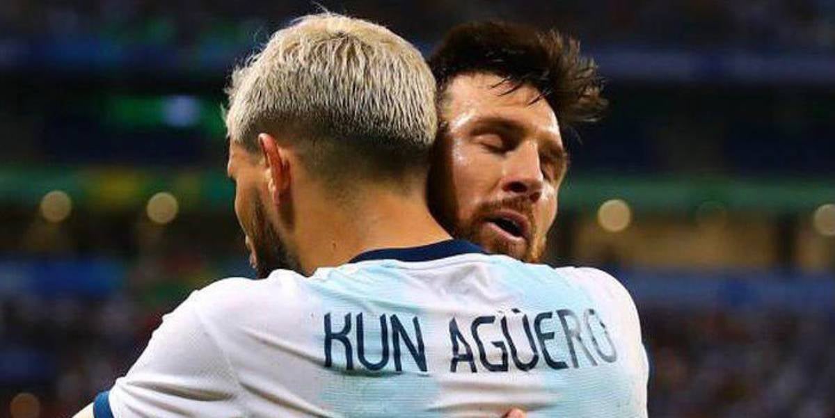 El Kun Agüero i Leo Messi, celebrant un gol amb la selecció argentina | @leomessi