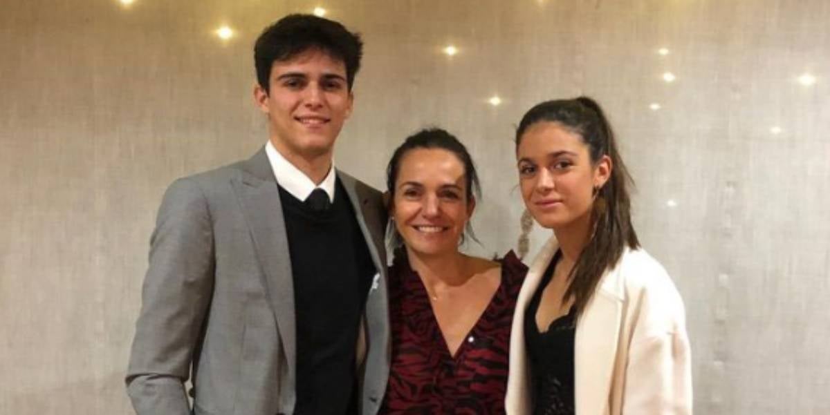 Elena Cullall, dona de Luis Enrique, juntament amb Pacho i Sira Martínez, fills de Luis Enrique | @pacho_2121