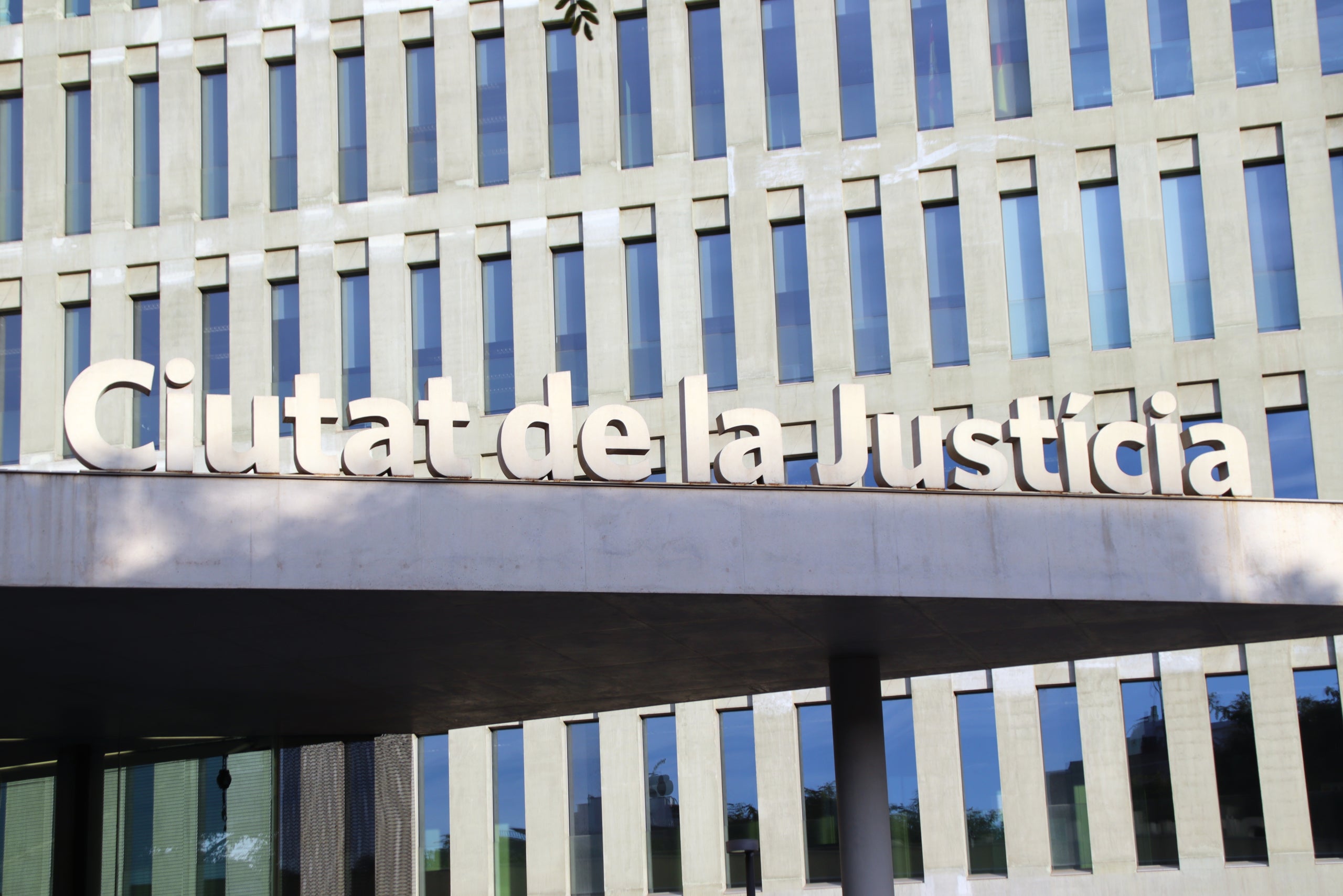 Façana de la Ciutat de la Justícia
