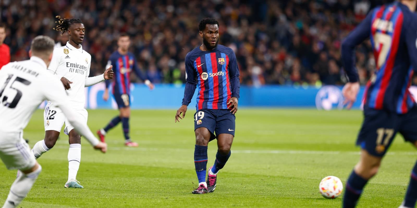 Franck Kessié, jugador del Barça, durant el clàssic de l'anada de la semifinal de Copa contra el Reial Madrid al Santiago Bernabéu | Europa Press