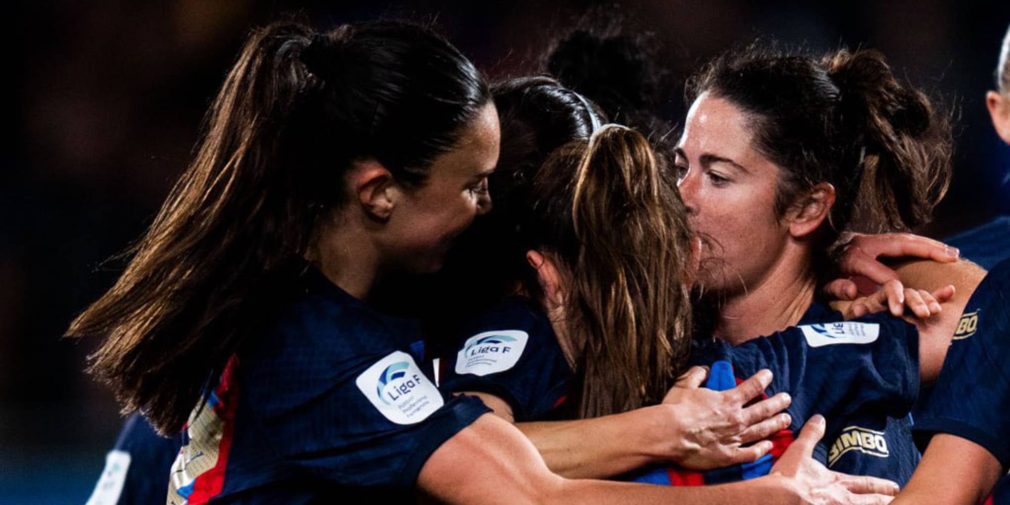 Les jugadores del Barça fan pinya després d'un gol | @fcbfemeni
