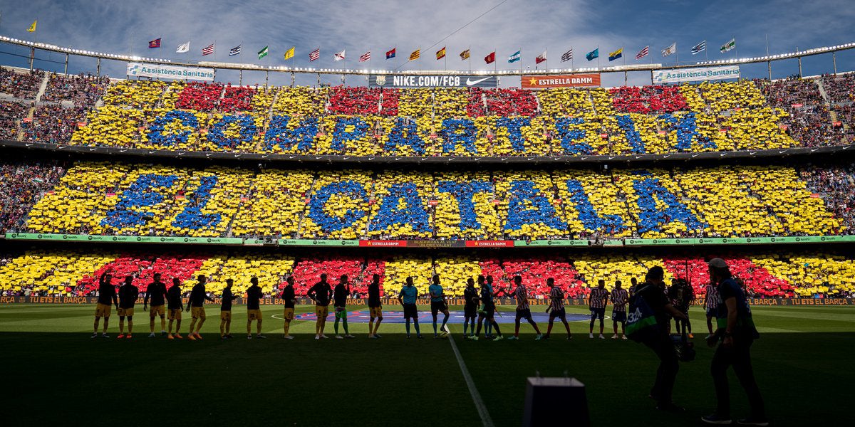El Camp Nou mostrant el mosaic en defensa del català | FC Barcelona
