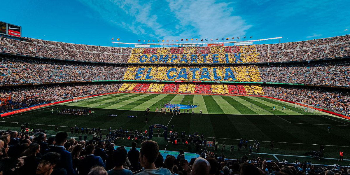 El Camp Nou mostrant el mosaic en defensa del català | FC Barcelona