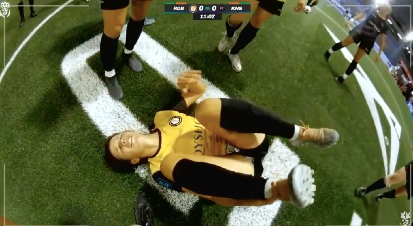 Una àrbitra de la Queens League reclama a una jugadora que no parli en català / Queens League