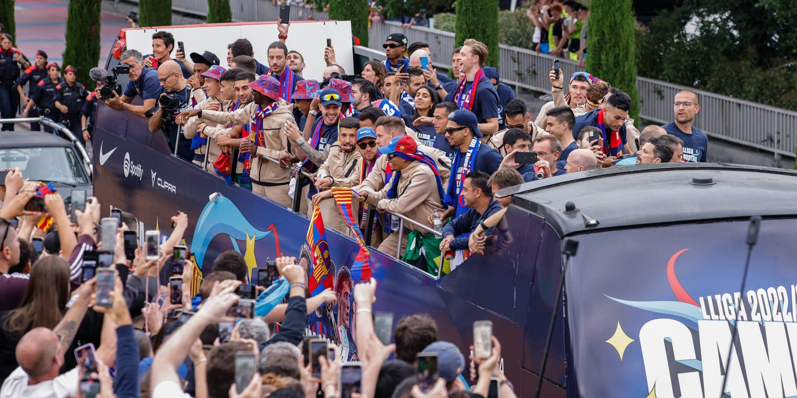 Els campions de Lliga, durant la rua pels carrers de Barcelona | Europa Press