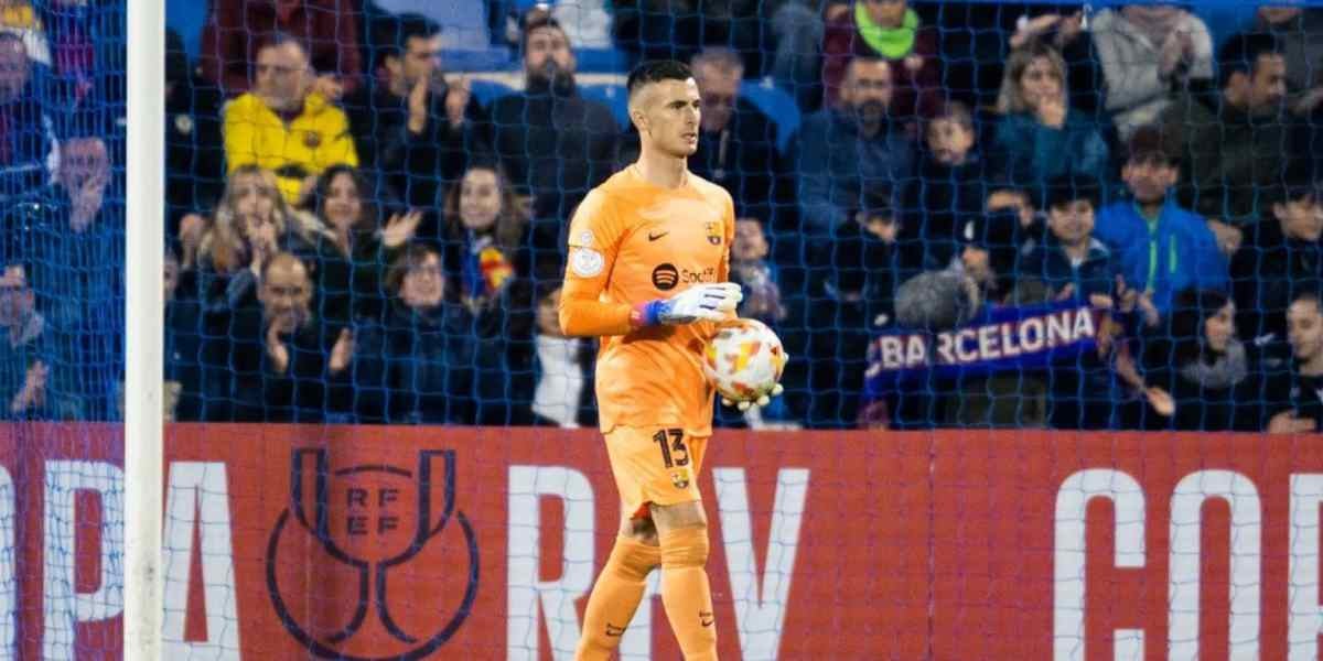 Iñaki Peña, durante el partido de Copa ante el Intercity | FC Barcelona