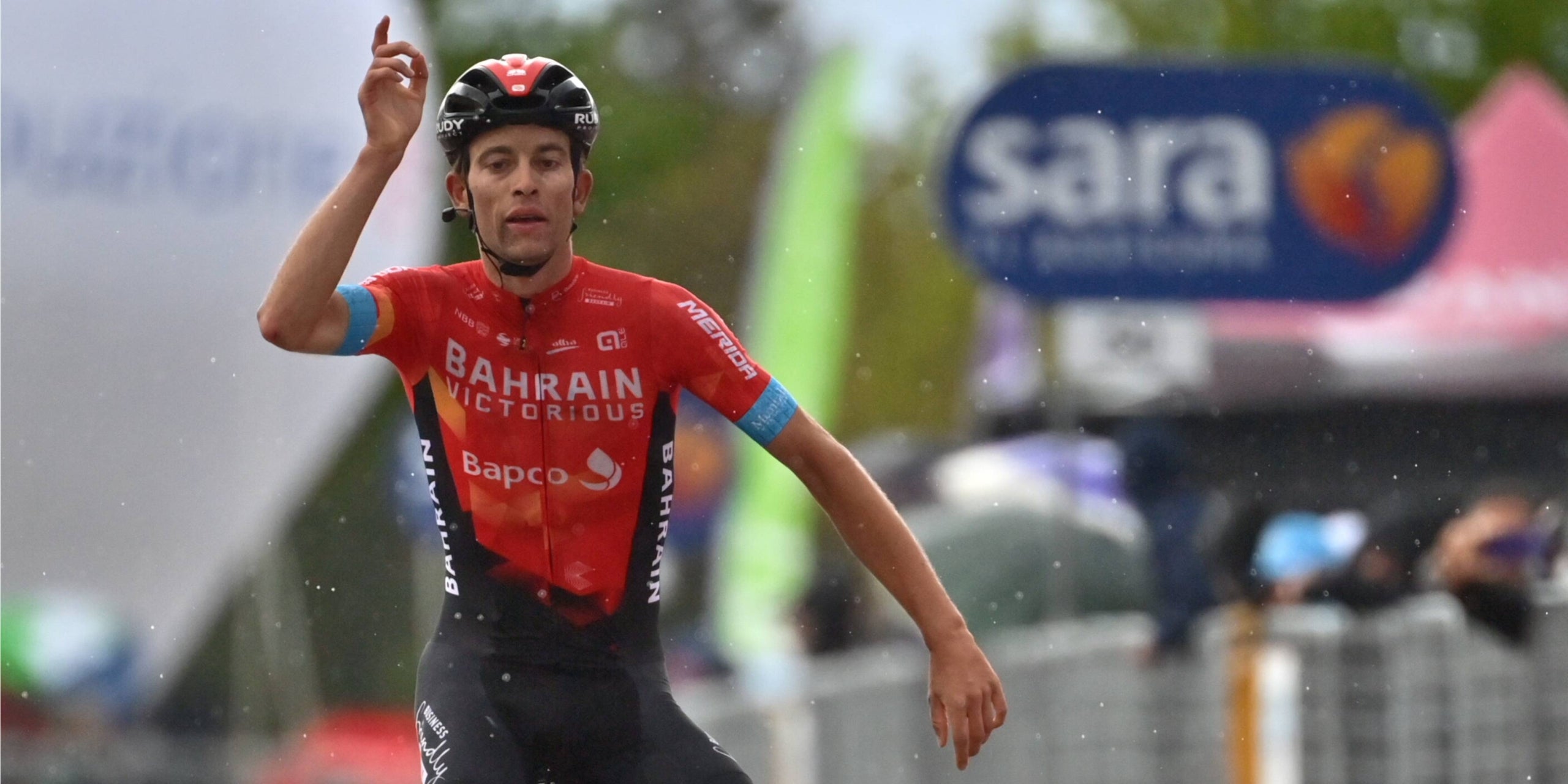 Gino Mäder, después de ganar una etapa en el Giro de Italia de 2021 | Europa Press