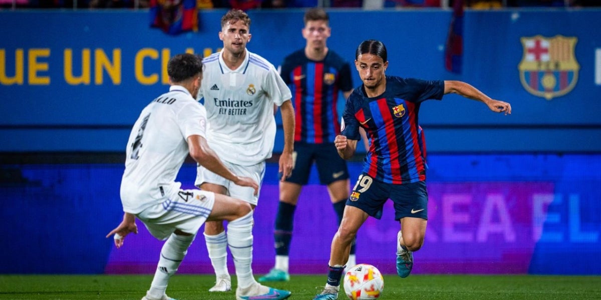 Txus Alba durant el Clàssic de filials | FC Barcelona
