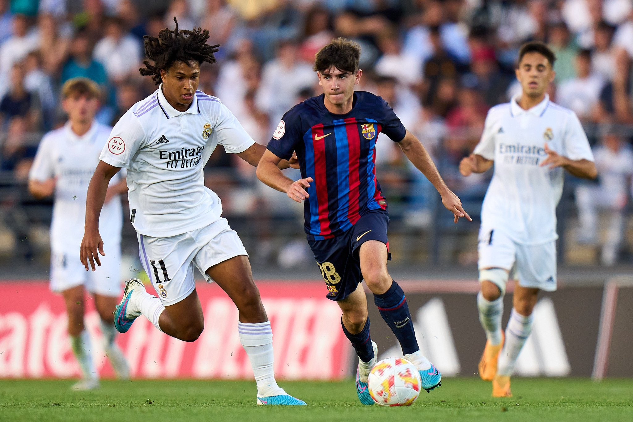 Els jugadors dels filials del Barça i el Madrid, durant el 'play-off' d'ascens a Segona | FC Barcelona