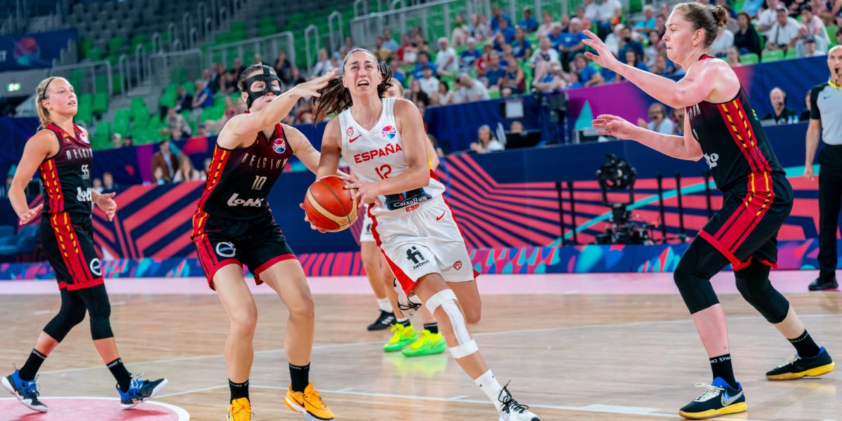 Espanya i Bèlgica durant la final de l'Europeu femení | @BaloncestoESP