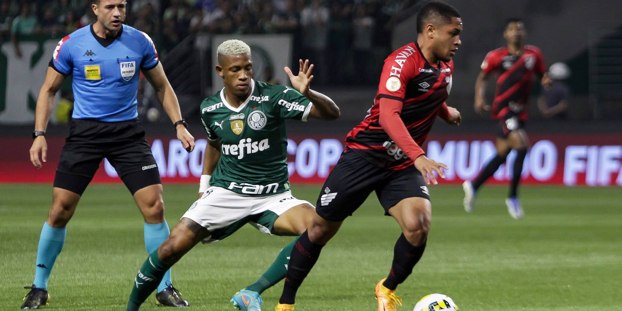 Vitor Roque, durant un partit amb l'Athlético Paranense | Wikimedia Commons