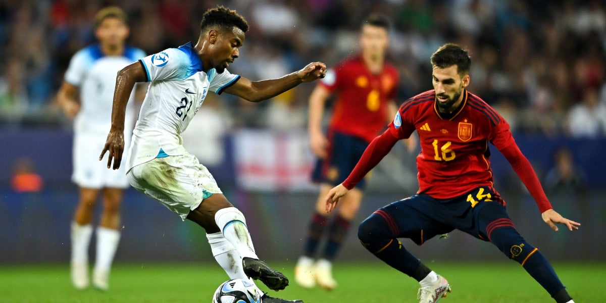 Espanya i Anglaterra durant la final de l'Eurocopa Sub-21 | @England