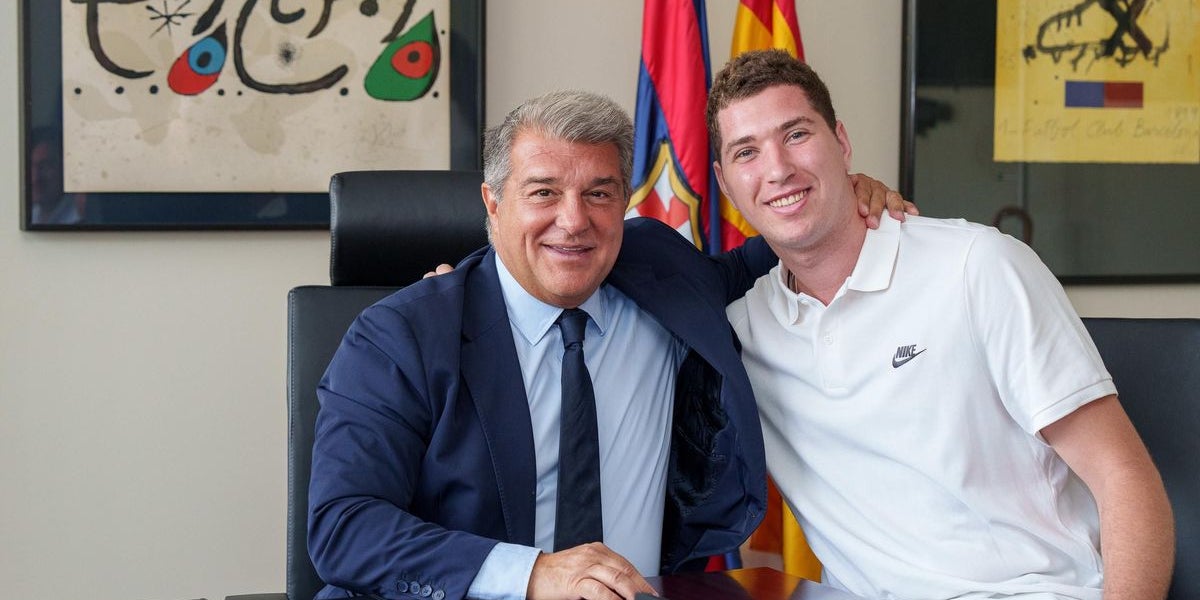 Joel Parra, amb el president Joan Laporta | FC Barcelona