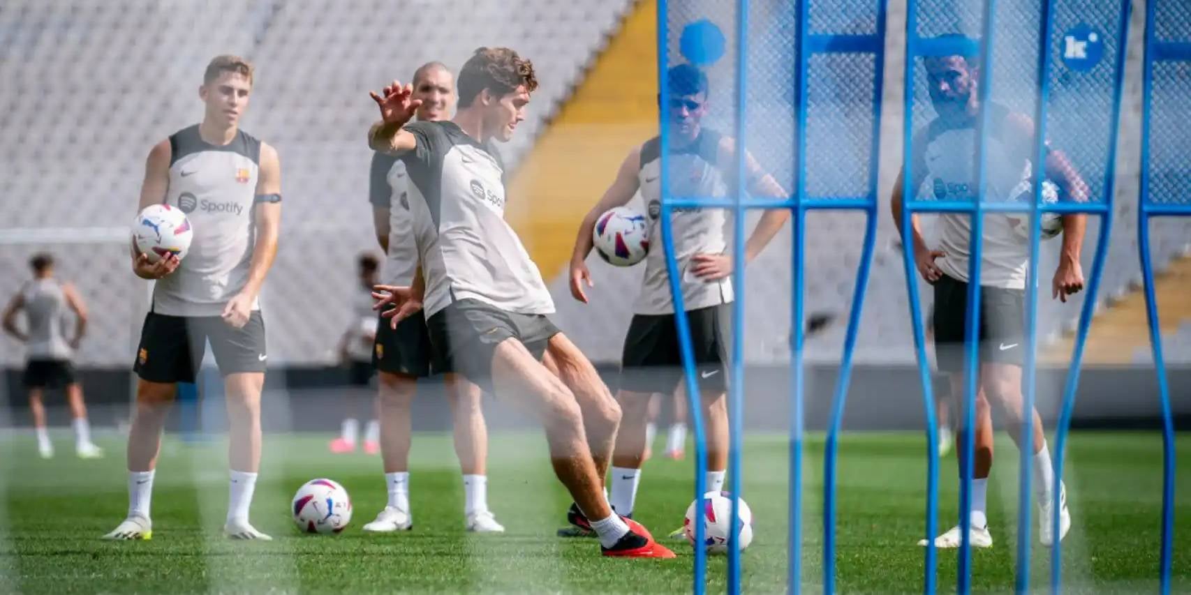 Marcos Alonso, durant un entrenament amb el Barça | FC Barcelona