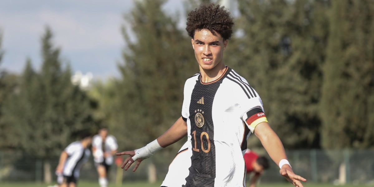 Noah Darvich, jugador del Friburg i la seleccio alemanya Sub-17 | @DFB_Team