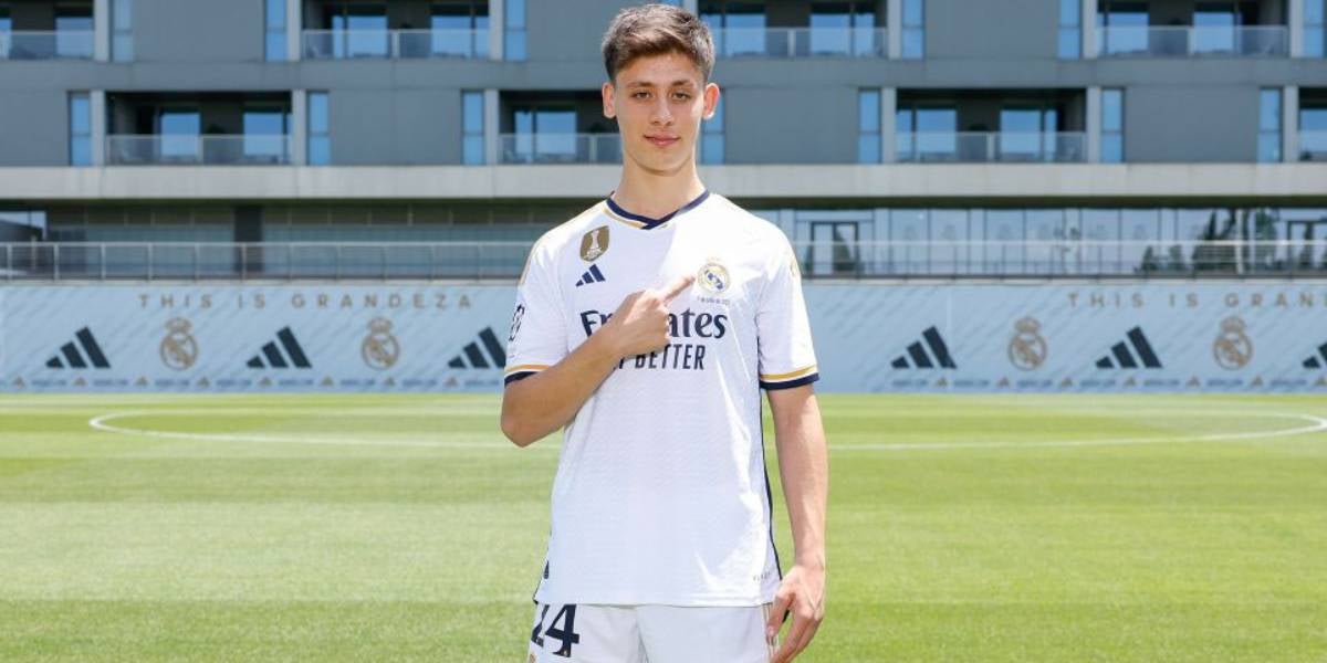 Arda Güler, amb la samarreta del Madrid | Real Madrid CF