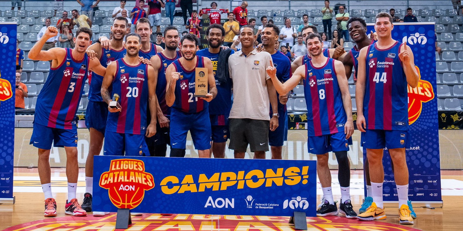 Els jugadors del Barça de bàsquet, celebrant la Lliga Catalana | FC Barcelona