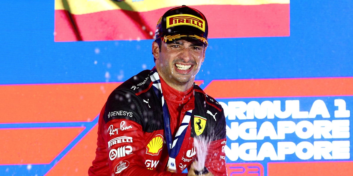 Carlos Sainz celebrant la seva victòria a Singapur | Formula 1
