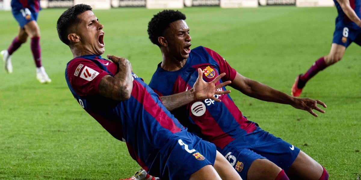 Alejandro Balde i Joao Cancelo celebren un gol amb el Barça | FC Barcelona