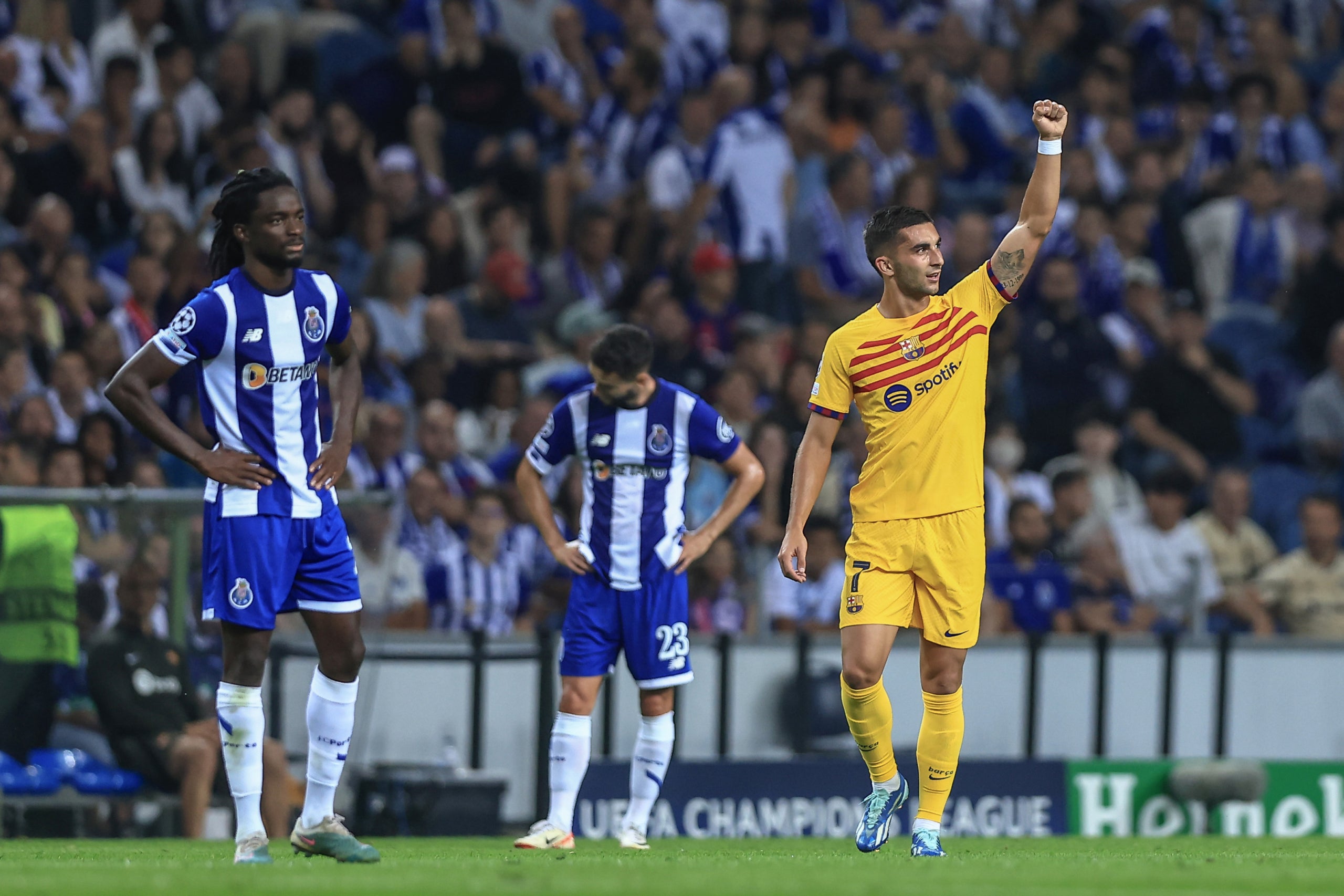 Ferran Torres celebra su gol contra el Oporto | Europa Press