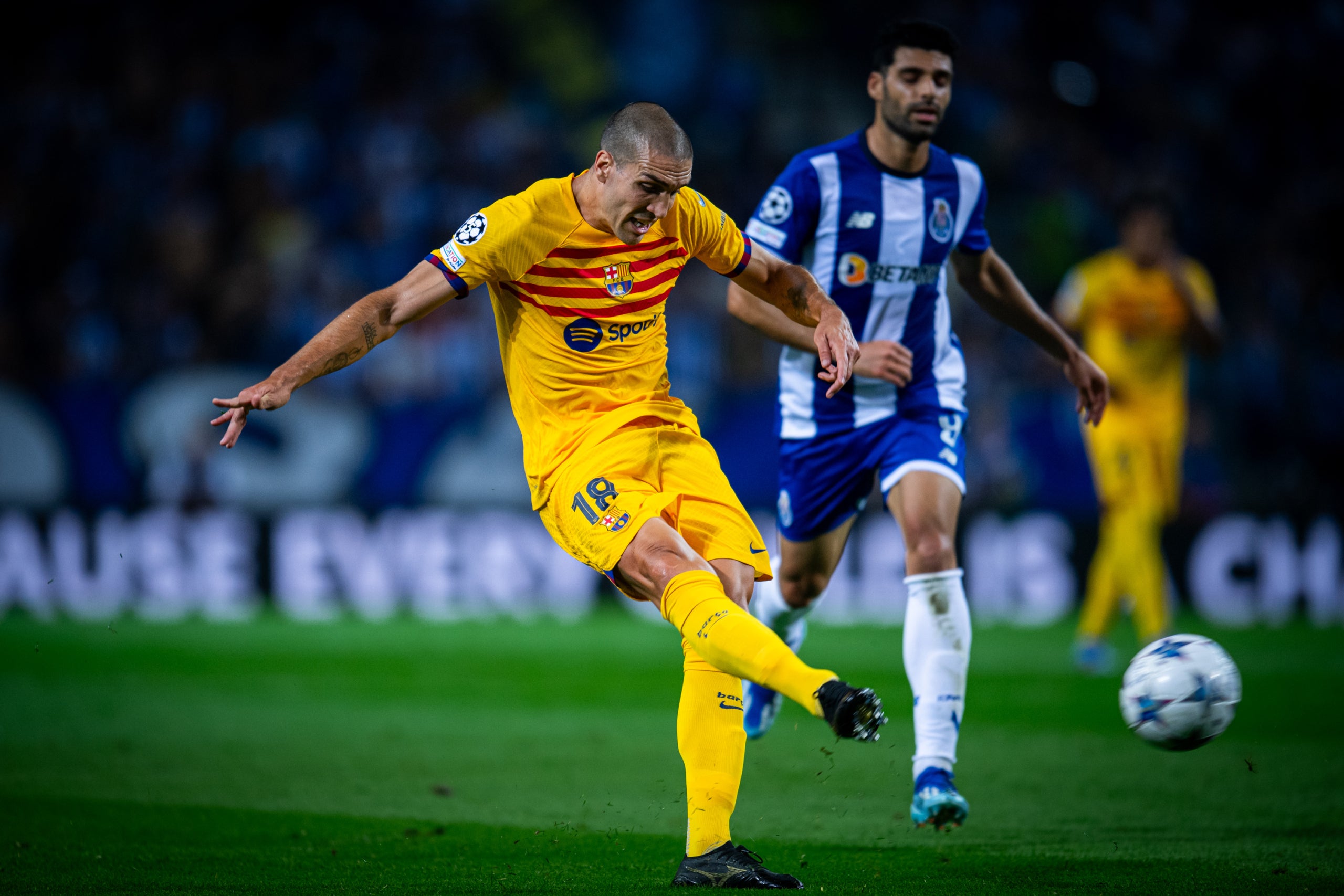 Oriol Romeu, durante el partido contra el Oporto | FC Barcelona