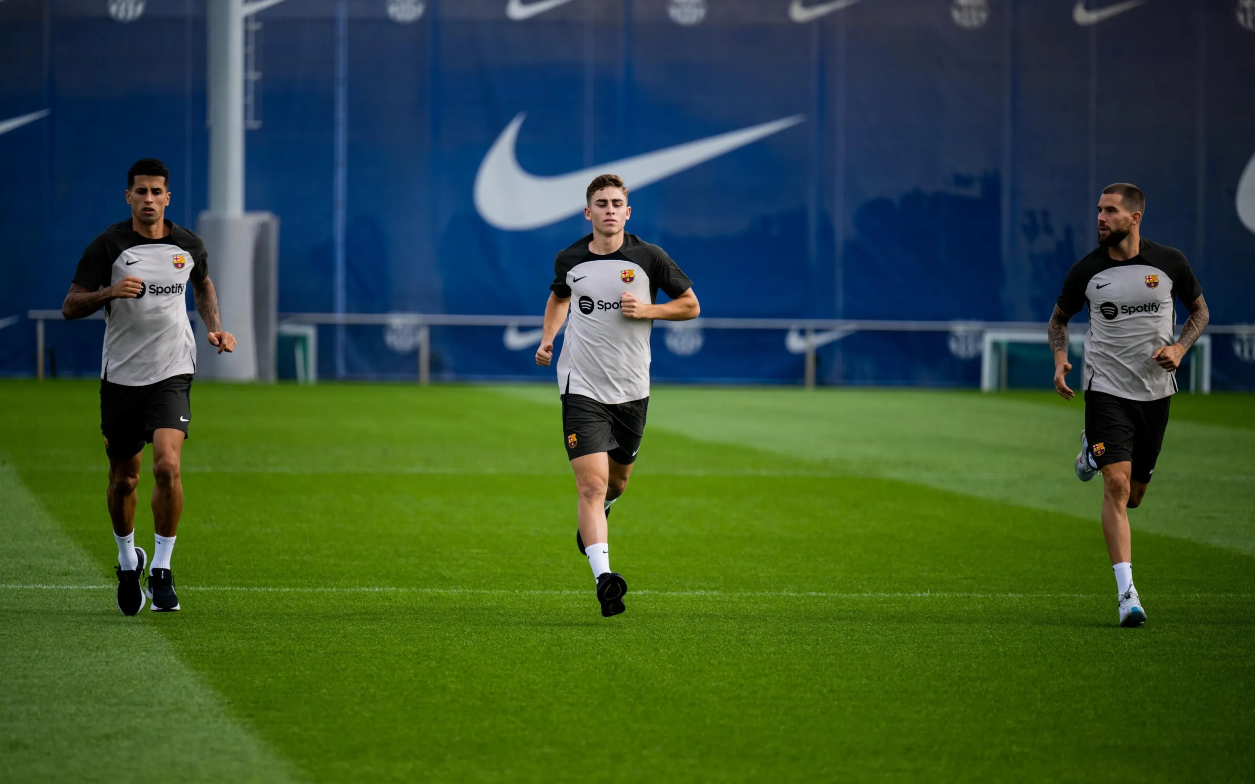 Los jugadores del Barça, durante el entrenamiento de este lunes | FC Barcelona