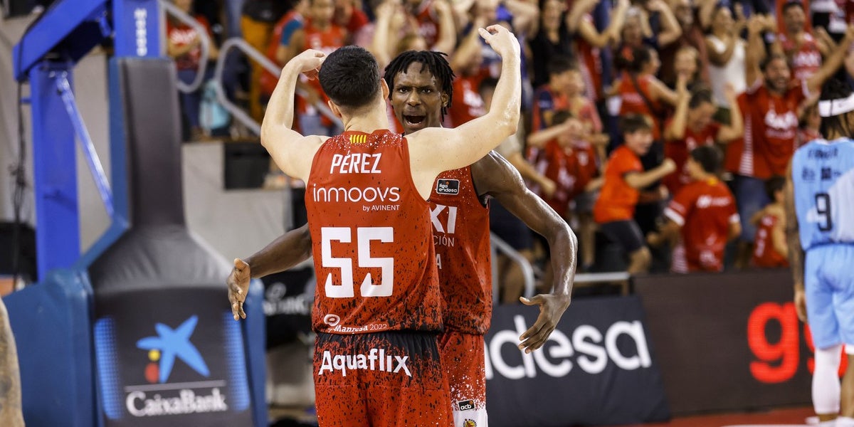 Los jugadores del BAXI Manresa, celebrando la victoria contra el Palencia | BAXI Manresa