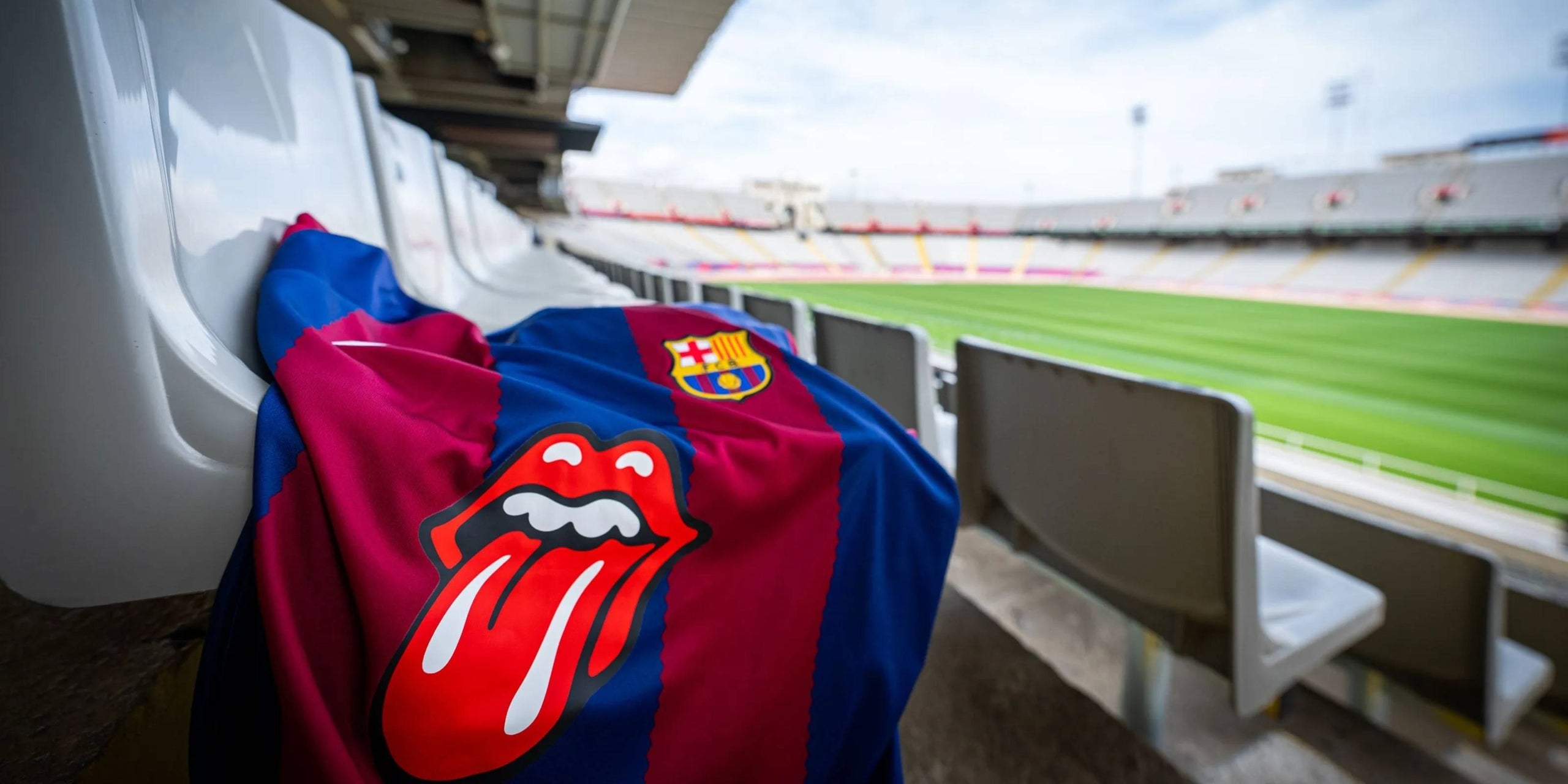 La samarreta del Barça amb el logotip dels Rolling Stones, a l'Estadi Olímpic Lluís Companys | FC Barcelona 