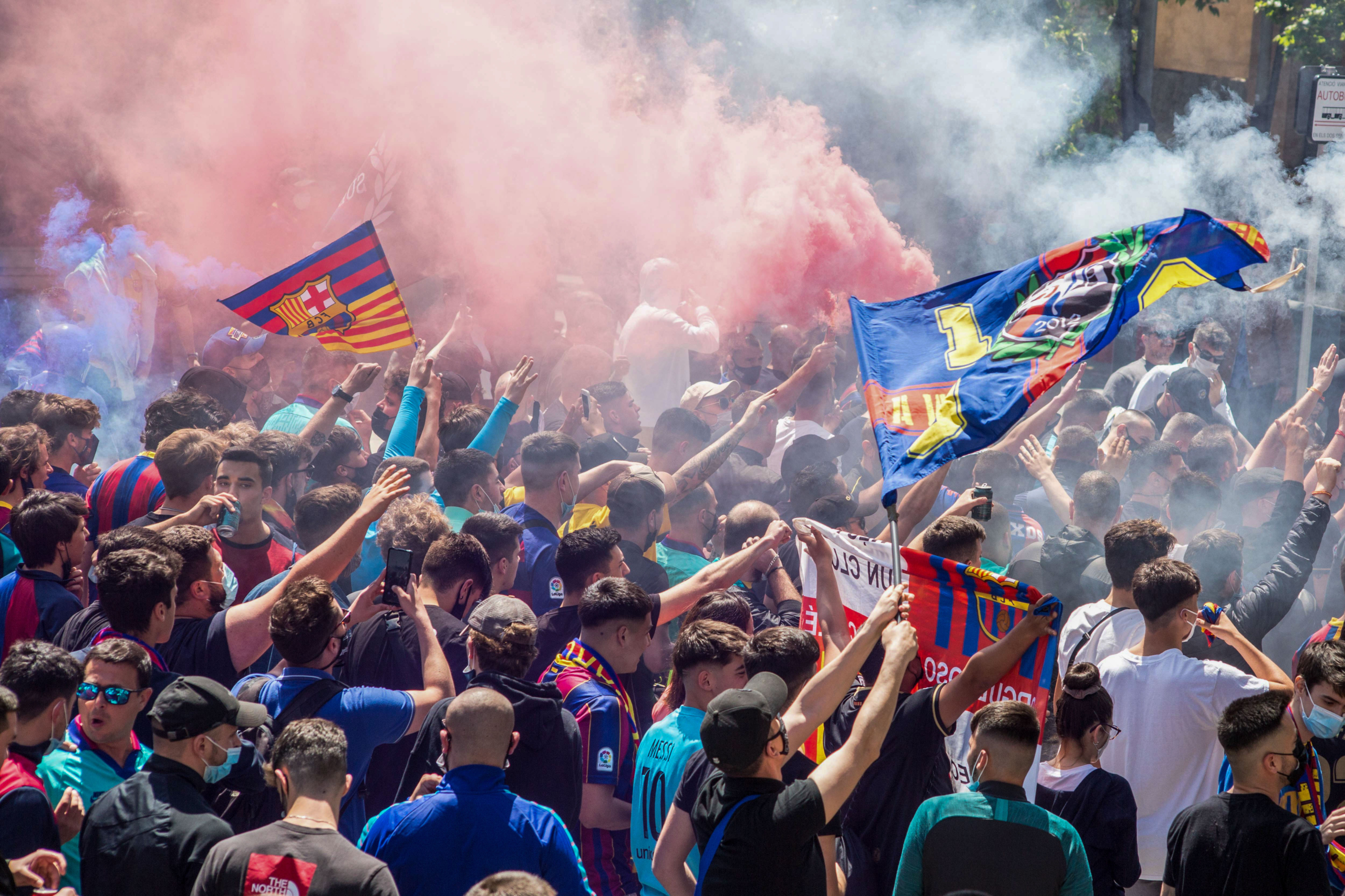 Aficionats del Barça, abans d'un partit a la rodalia del Camp Nou | Europa Press