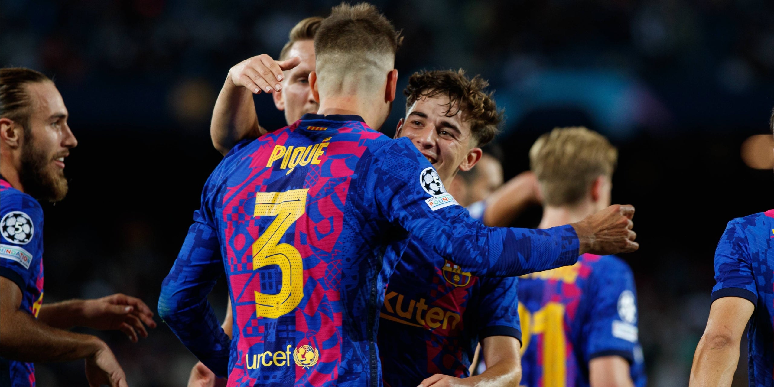 Gerard Piqué y Gavi, durante un partido | Europa Press
