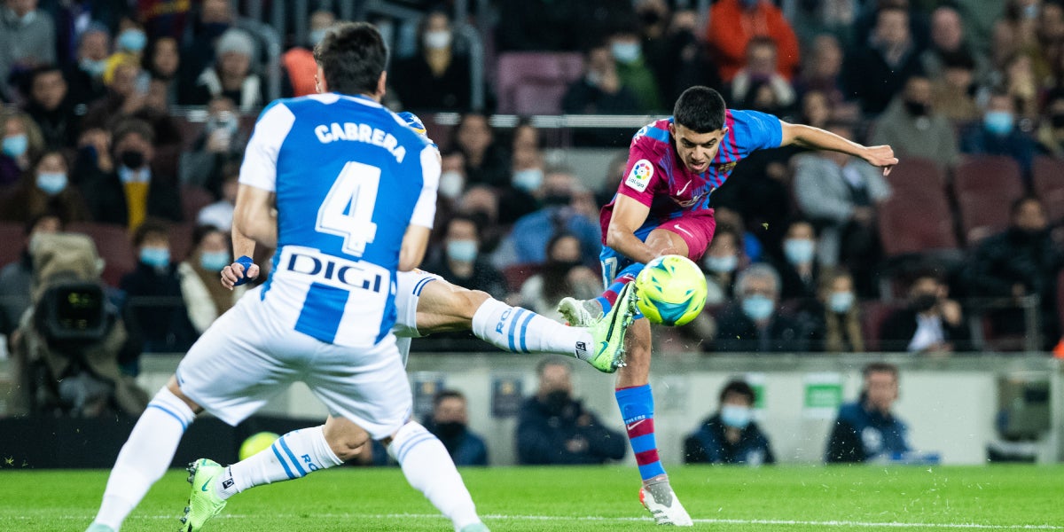 Ilias Akhomach durant el seu debut amb el Barça | Europa Press