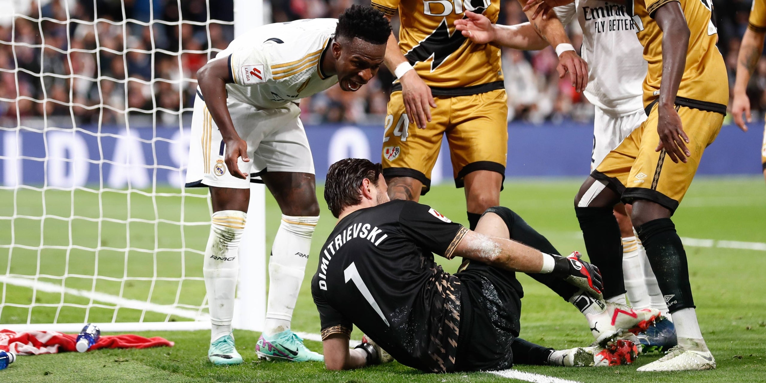 Vinicius crida a Dimitrievski durant el Madrid-Rayo | Europa Press