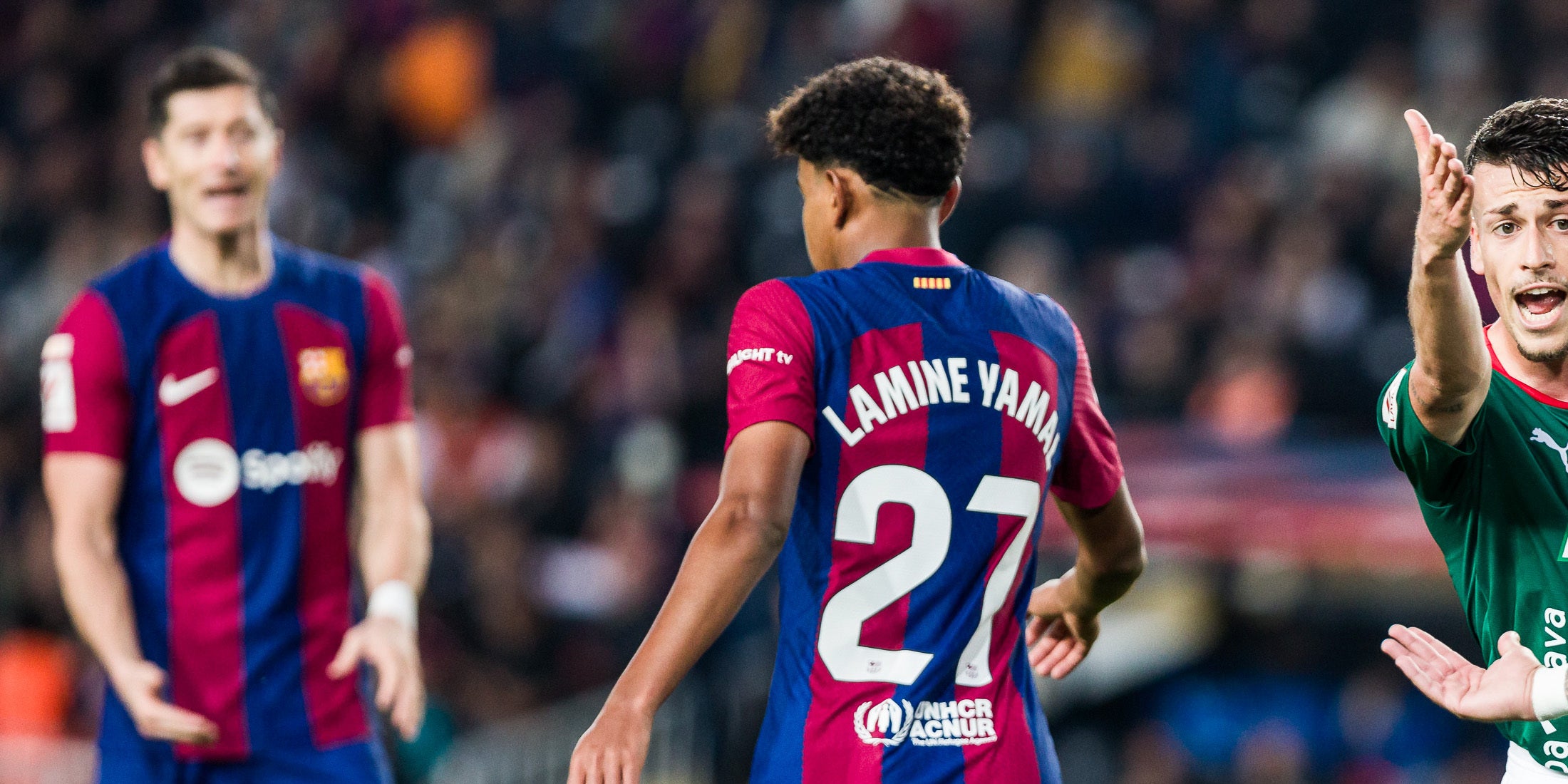 Robert Lewandowski i Lamine Yamal, durant el partit contra l'Alabès | Europa Press
