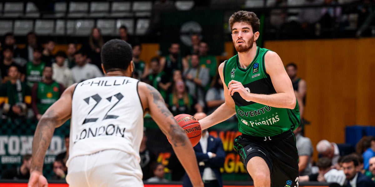 Pep Busquets, durante el partido contra el London Lions | @Penya1930