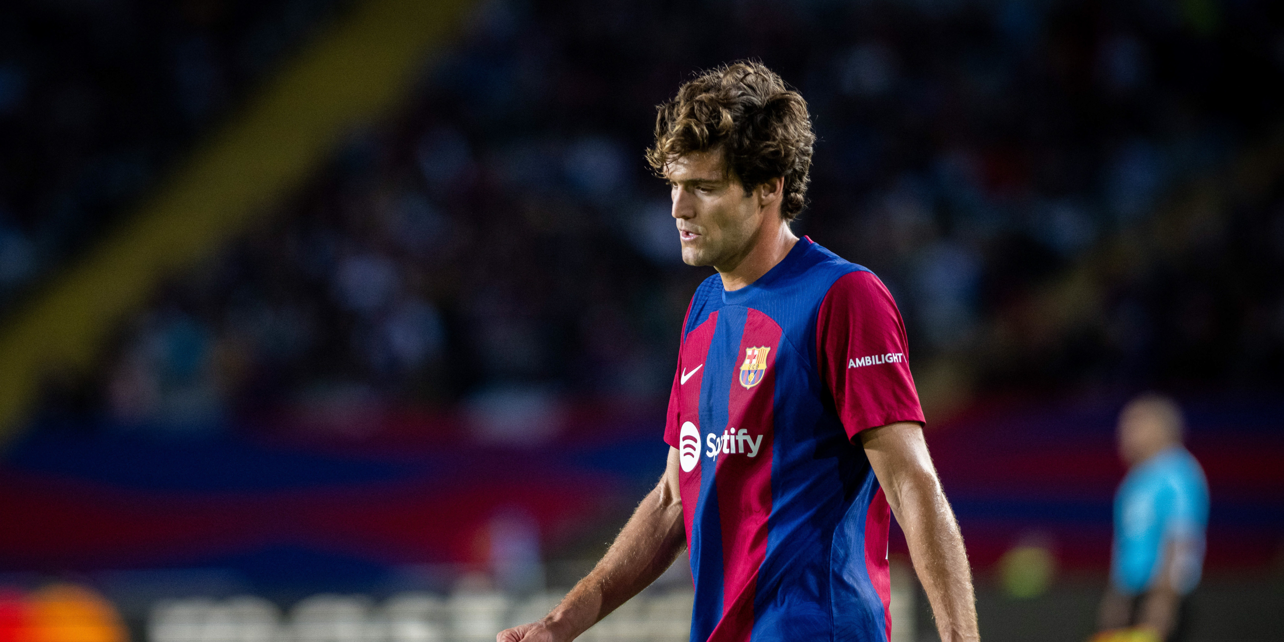 Marcos Alonso, durant un partit amb el Barça | Europa Press