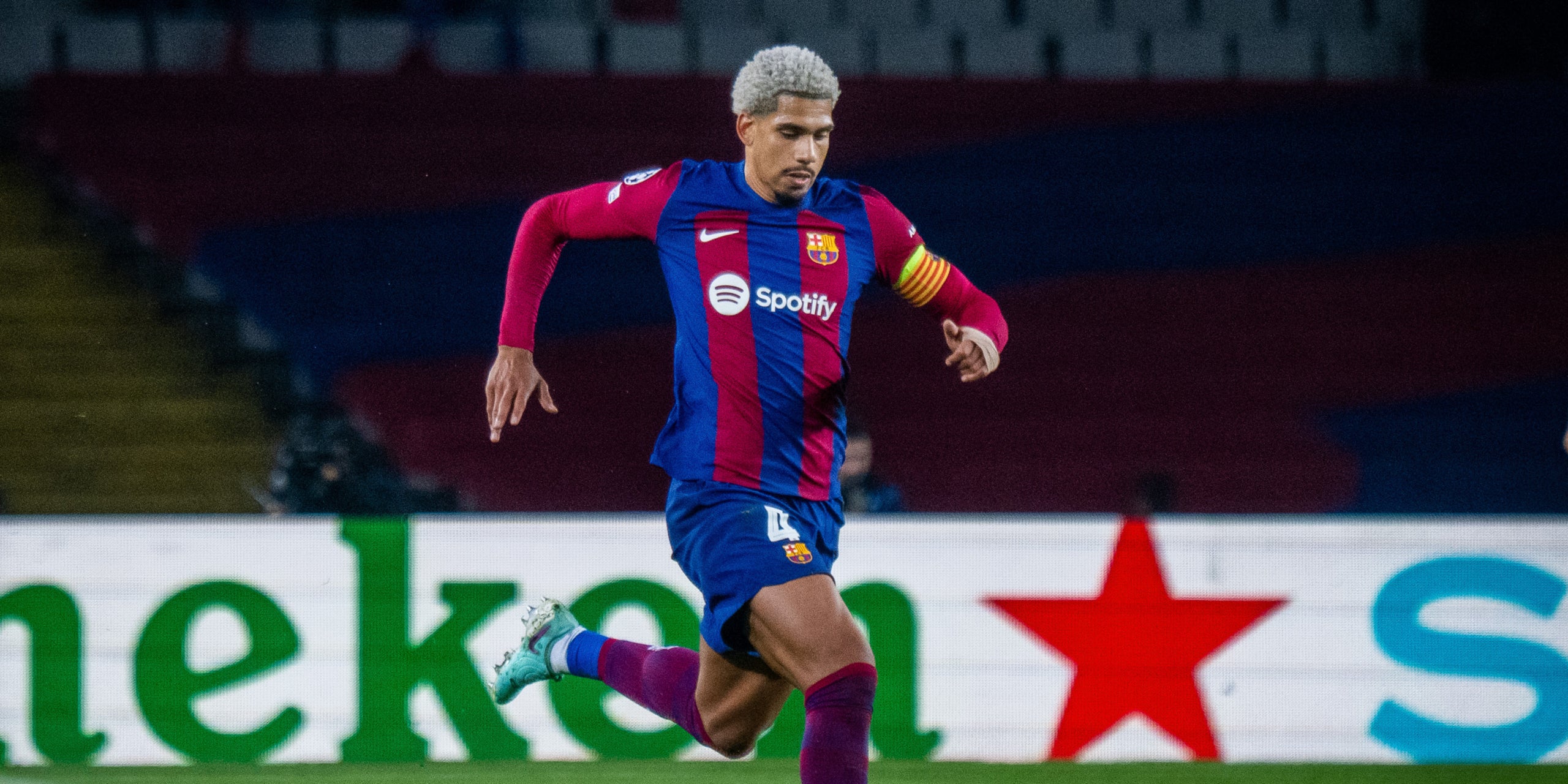 Ronald Araujo, durante el partido contra el Oporto | Europa Press