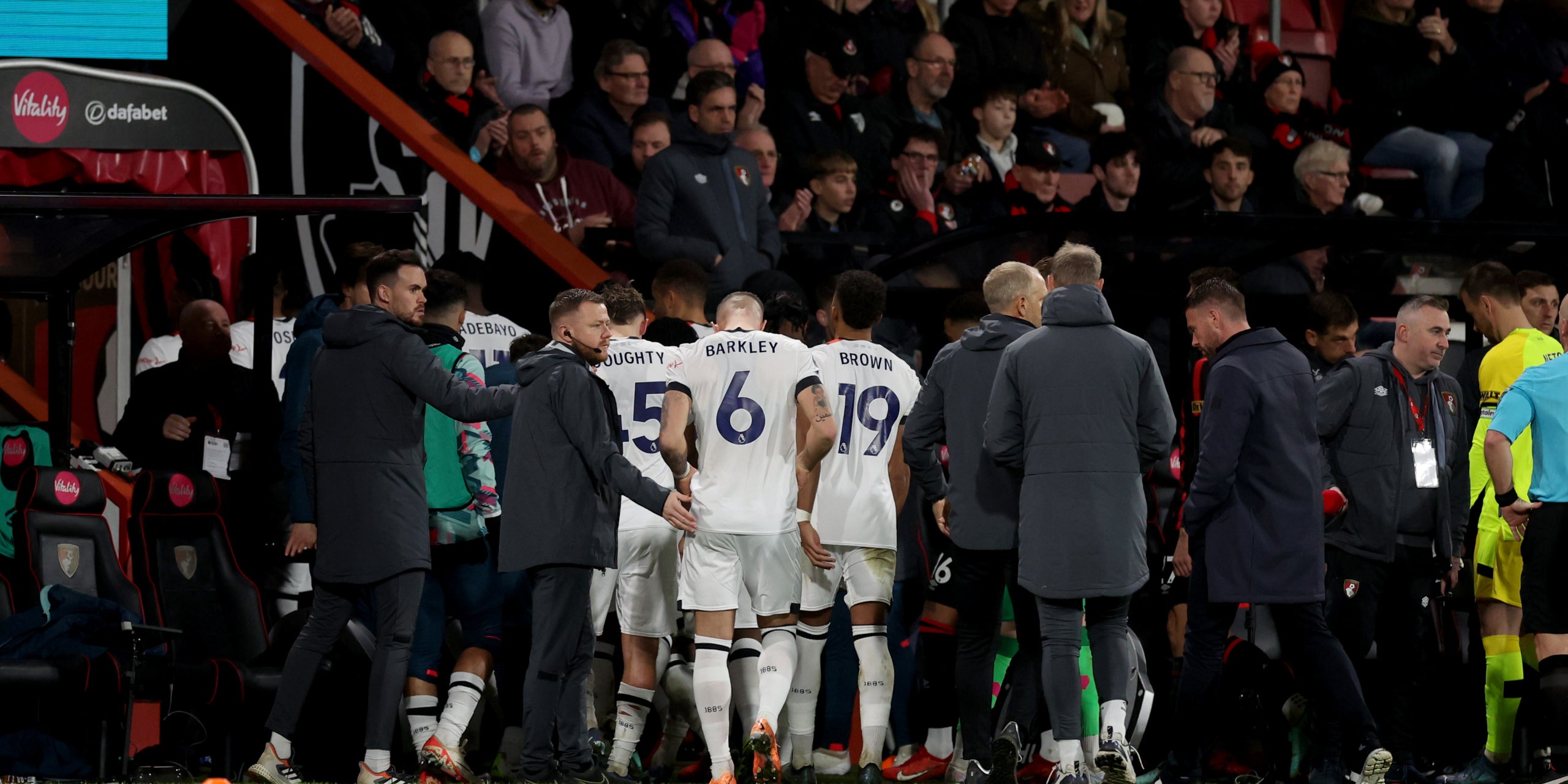 Els jugadors del Luton, després de l'episodi amb el seu capità, Tom Lockyer | Europa Press