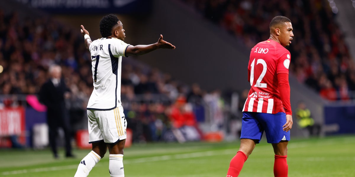 Vinicius i Samu Lino durant el derbi madrileny de Copa | Europa Press