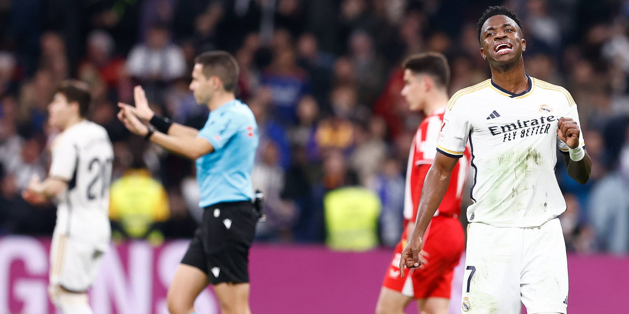 Vinicius celebra su gol con el brazo en el Madrid-Almería | Europa Press