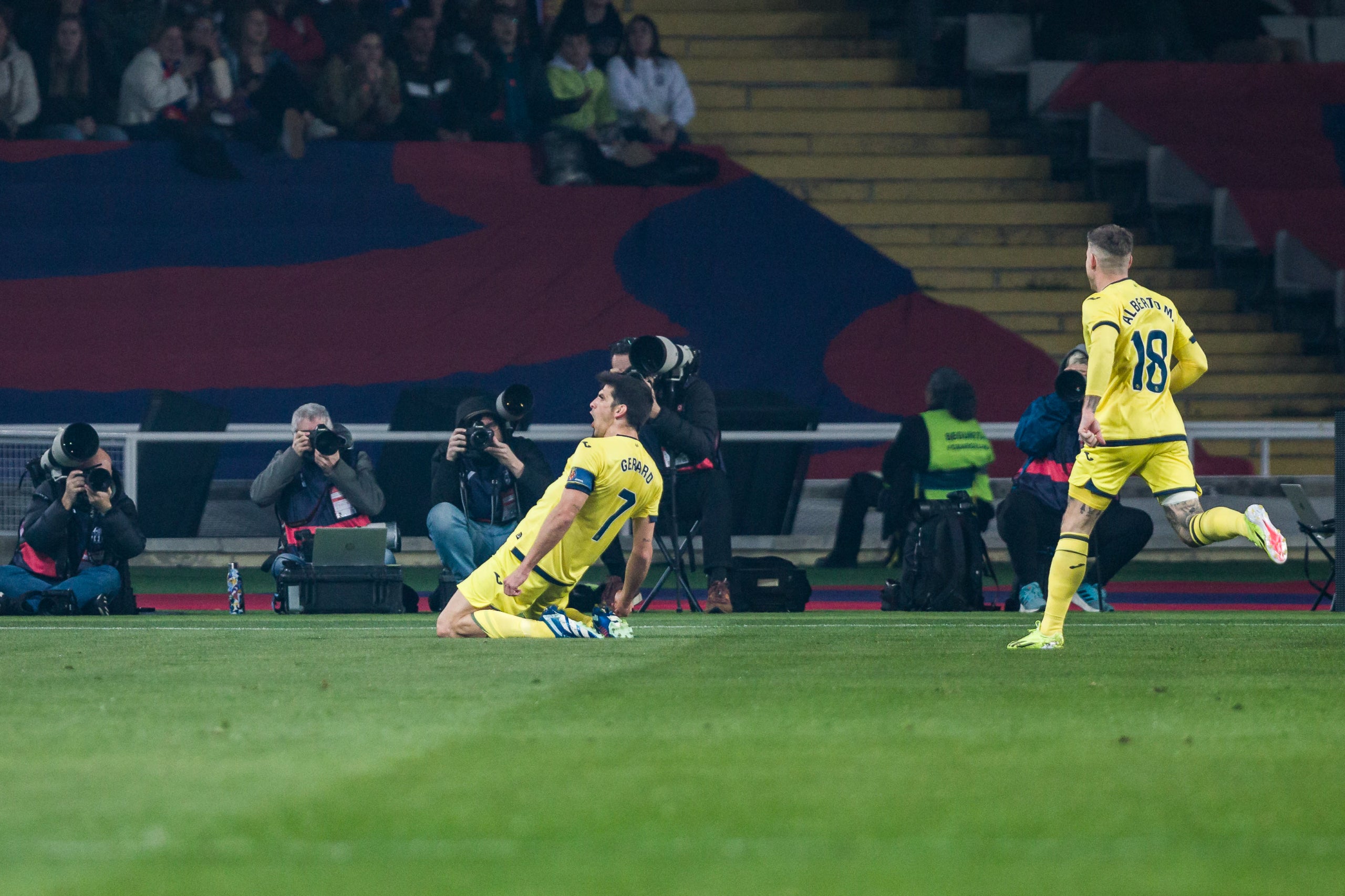Los jugadores del Vila-real celebren uno de los goles contra el Barça | Europa Press