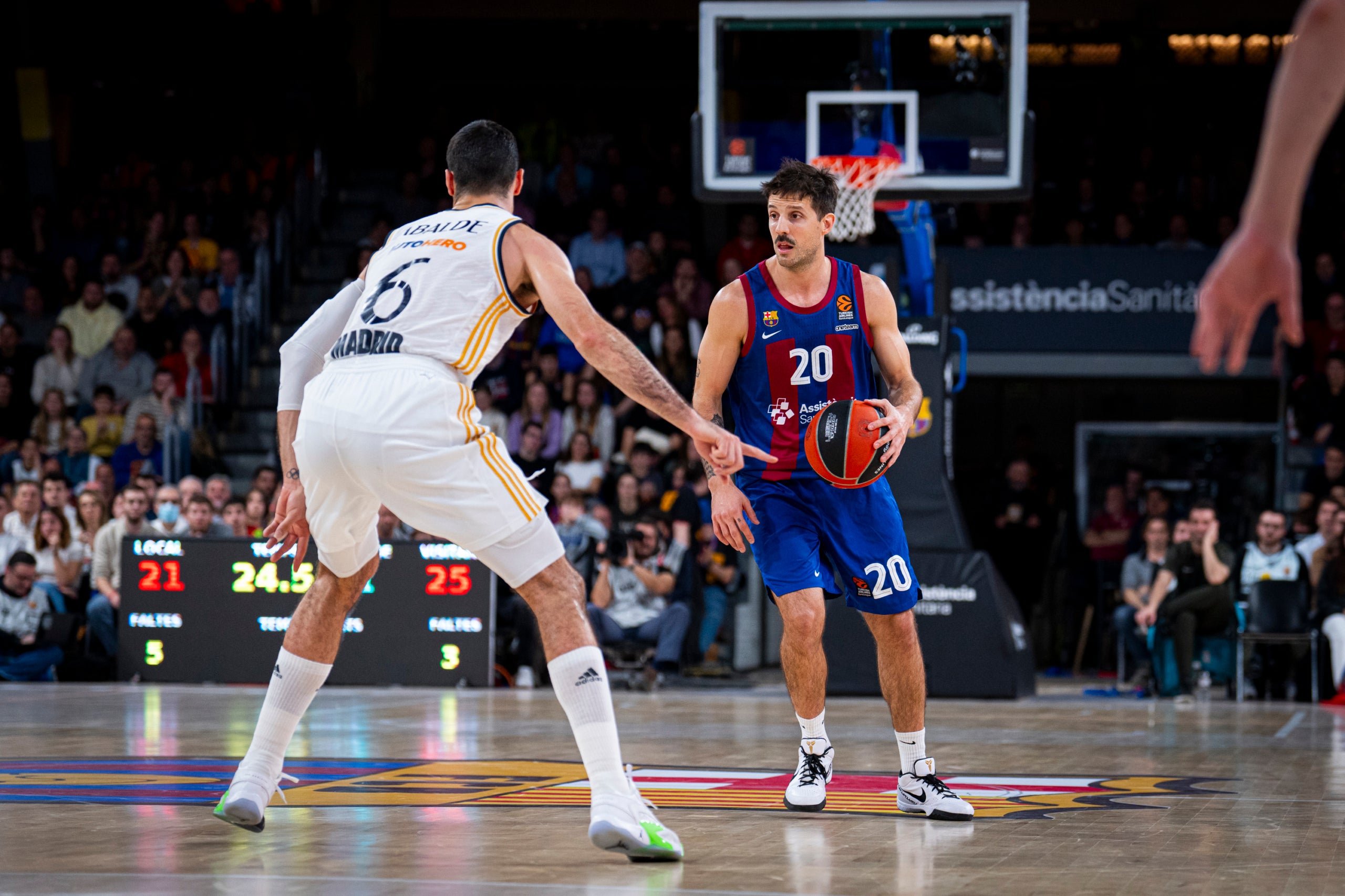 Nico Laprovittola, jugador del FC Barcelona, durant el Barça-Madrid d'Eurolliga | FC Barcelona