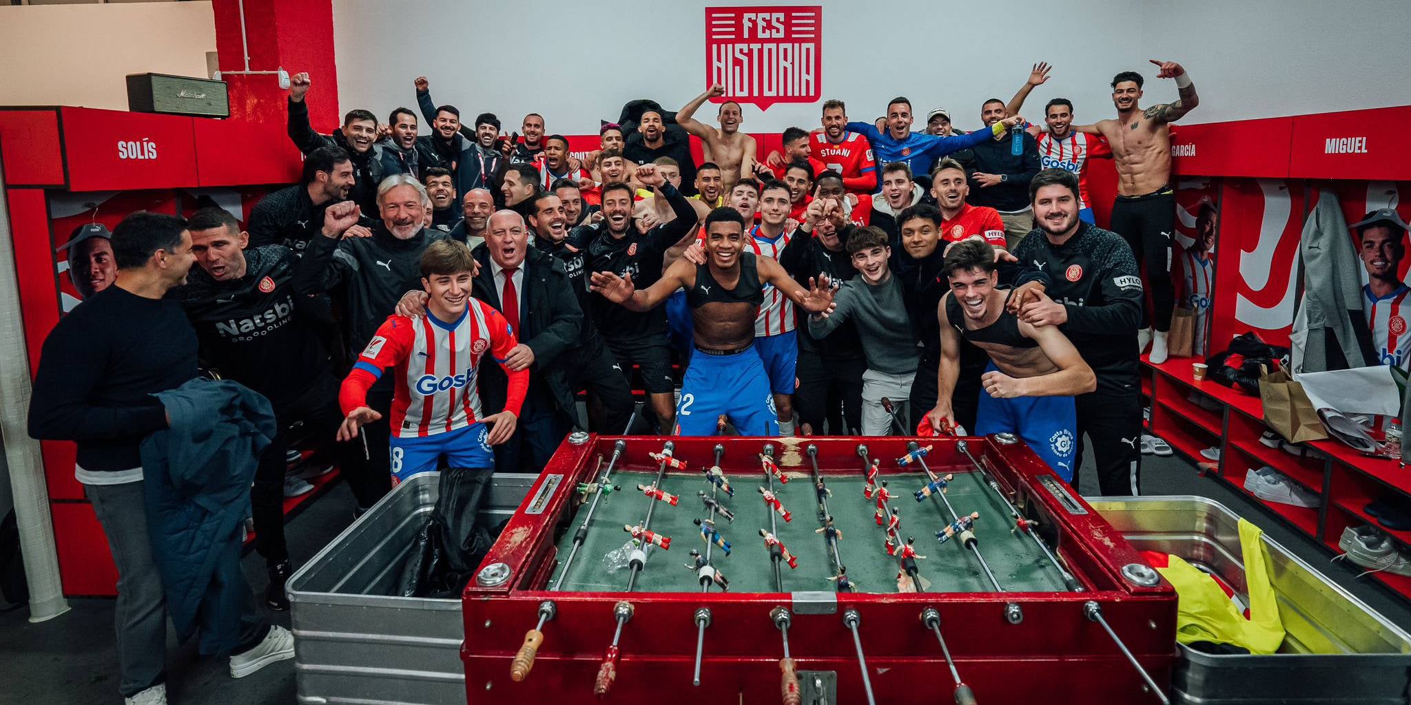 Los jugadores del Girona celebran la primera vuelta histórica | @CristhianStuani
