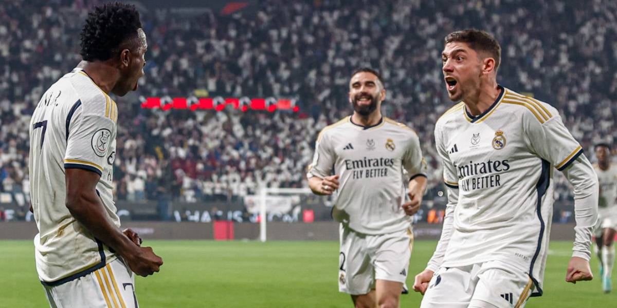 Els jugadors del Madrid celebren un gol a la final de la Supercopa contra el Barça | Real Madrid CF