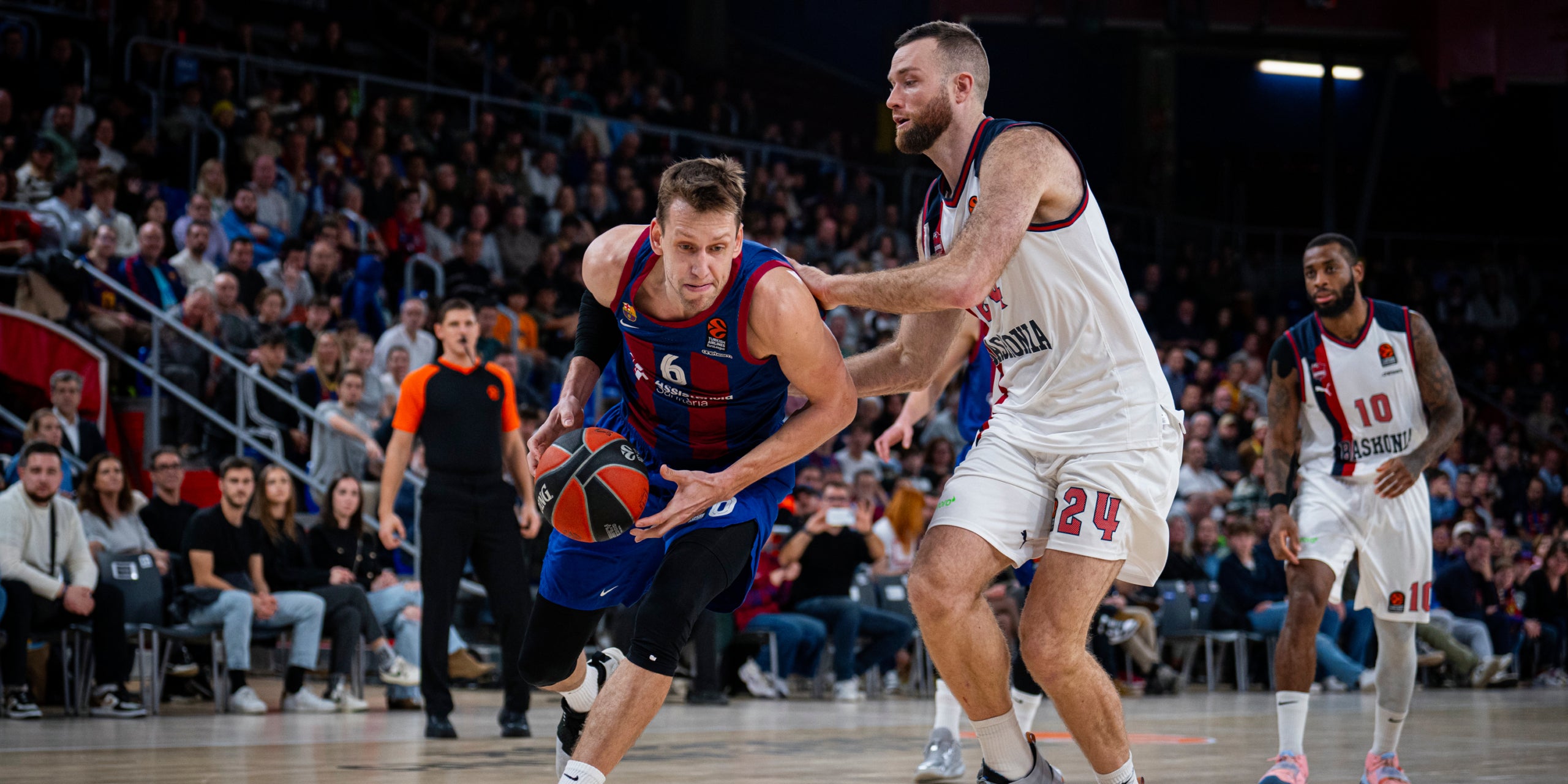 Jan Vesely, durante el Barça-Baskonia de Euroliga | @FCBbasket