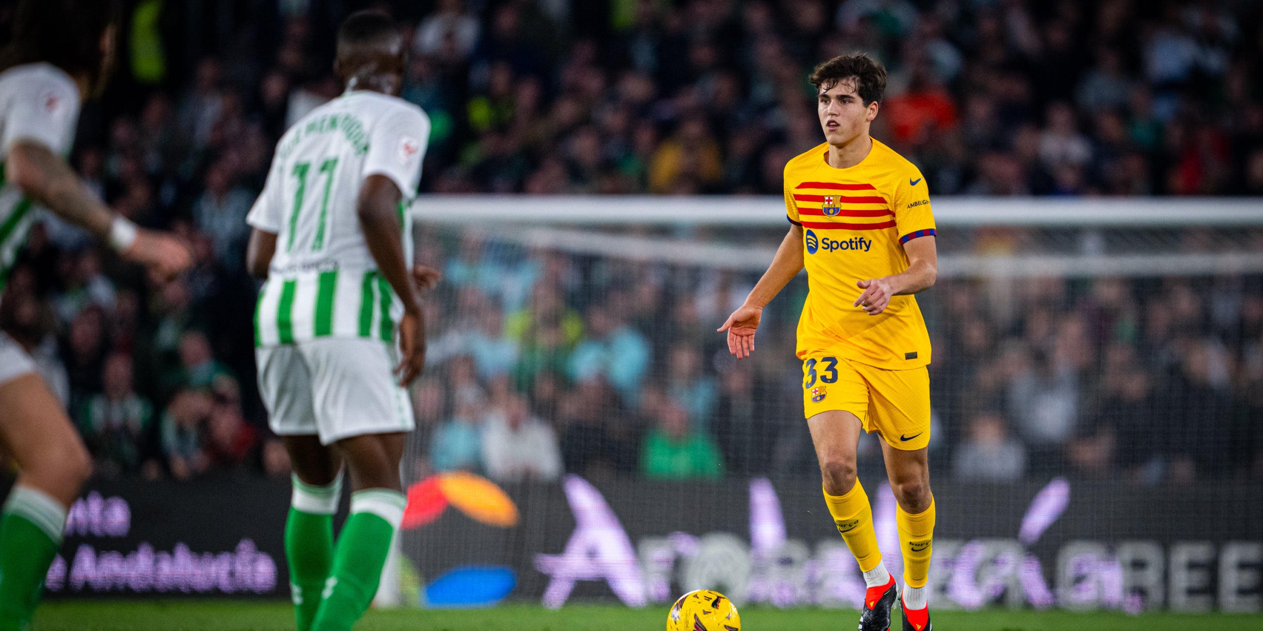 Pau Cubarsí, durante el partido contra el Betis | @FCBarcelona
