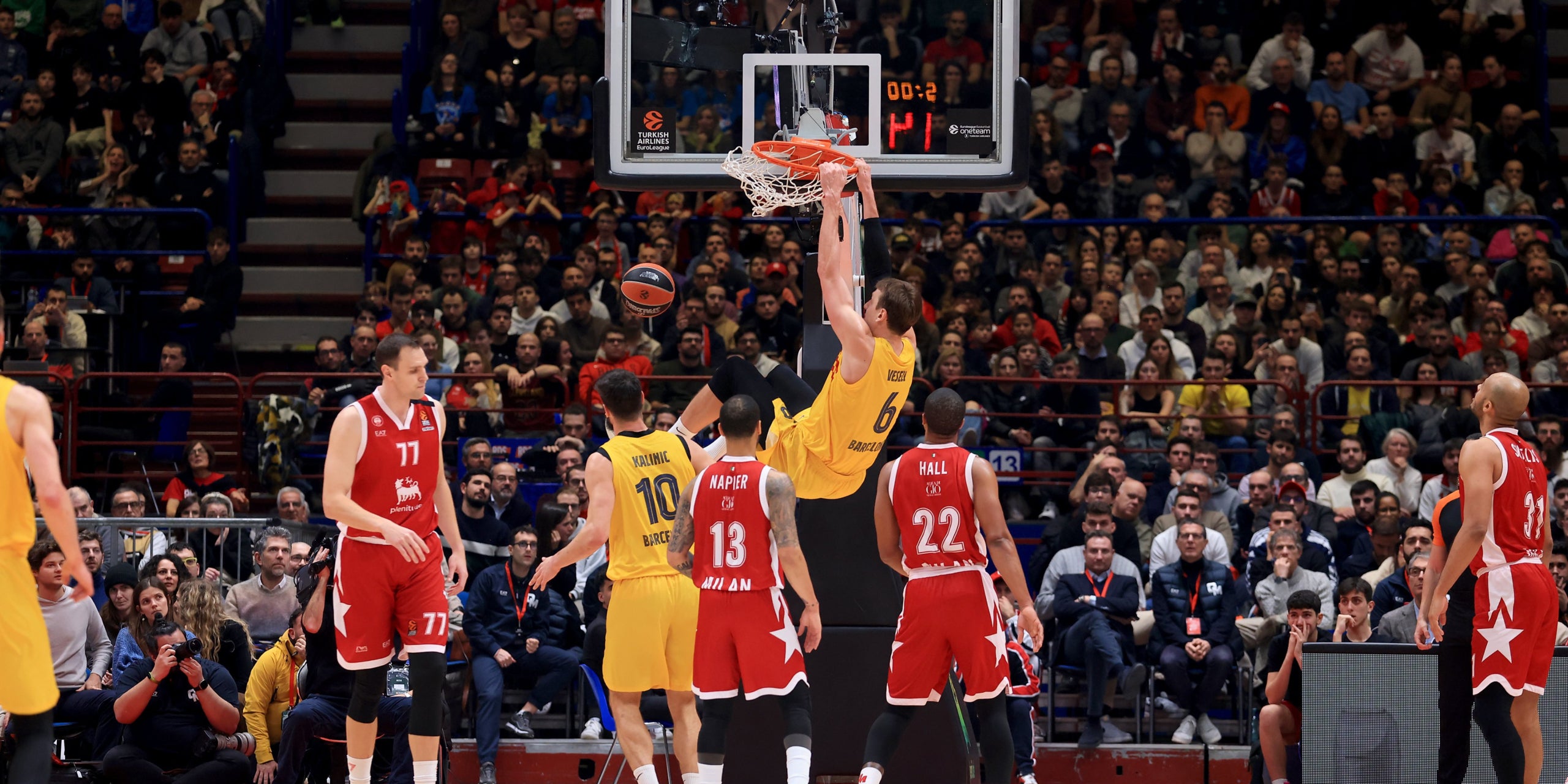 Jan Vesely, durante el Olimpia Milà-Barça | @FCBbasket