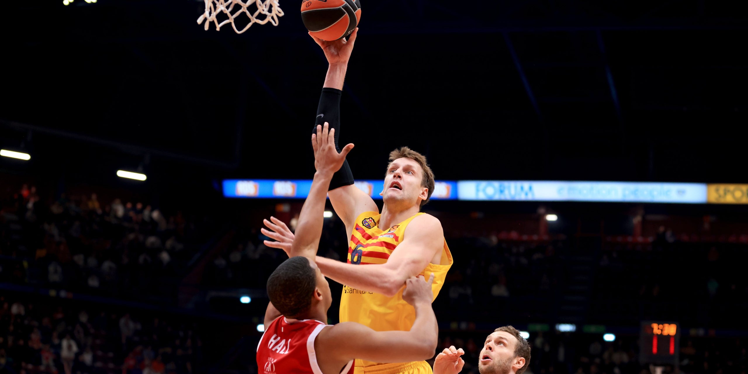 Jan Vesely, durante el Olimpia Milán-Barça | @FCBbasket